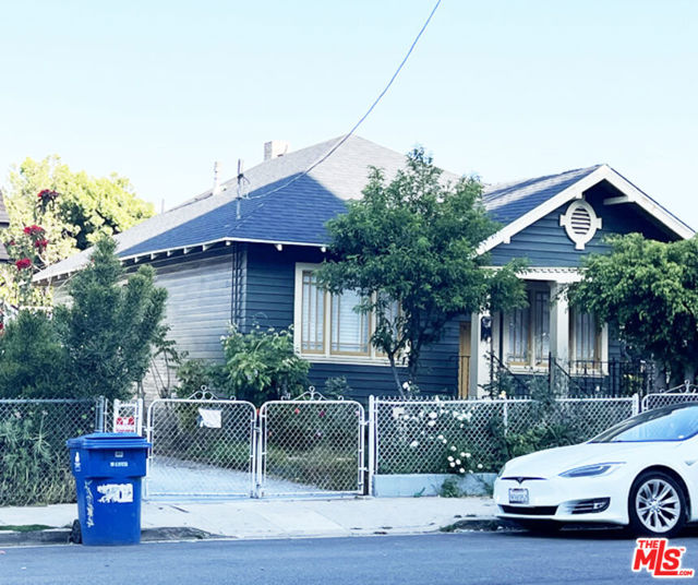 334 Belmont Avenue, Los Angeles CA: https://media.crmls.org/mediaz/c4b88c09-915f-440d-87fa-081fcd3bb710.jpg