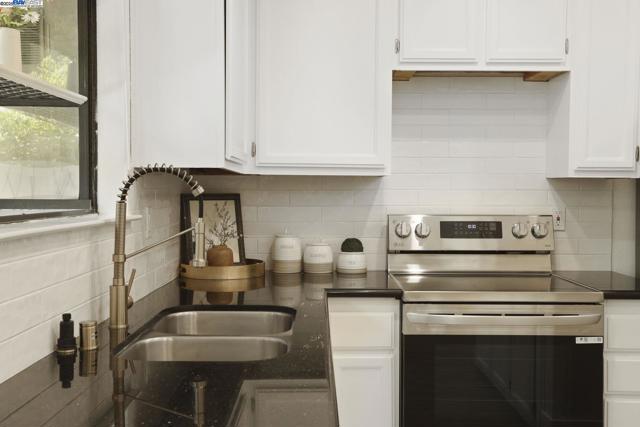 7650 Arbor Creek Cir, Dublin CA: https://media.crmls.org/mediaz/c4b8f0b6-c5f4-4657-a534-f72bcc9b3ca5.jpg