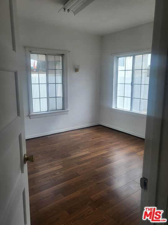 1414 S Wilton Place, Los Angeles CA: https://media.crmls.org/mediaz/c4b8fc14-5047-418f-a2c2-a839803efc15.jpg