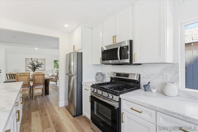 8686 Perseus Rd, San Diego CA: https://media.crmls.org/mediaz/c4b94047-aeeb-4d4f-8427-0dafc11784f8.jpg