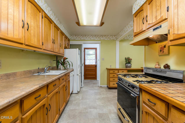 2238 Garfias Drive, Pasadena CA: https://media.crmls.org/mediaz/c4b98154-213b-4908-b460-fcd30b652748.jpg
