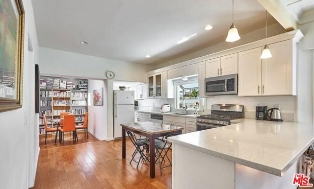 116 S Alexandria Avenue, Los Angeles CA: https://media.crmls.org/mediaz/c4b98dac-9102-473e-aeb7-37bedc9bf572.jpg