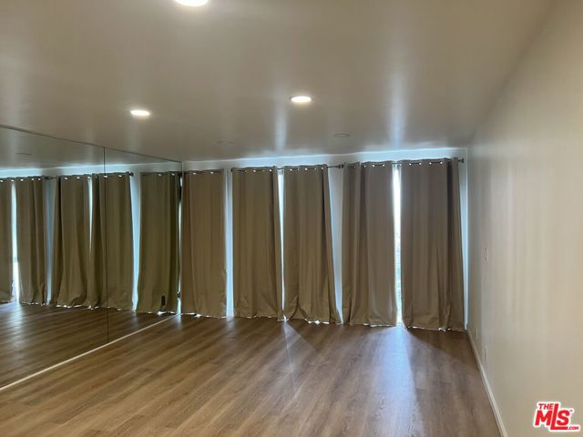800 W 1st Street, Los Angeles CA: https://media.crmls.org/mediaz/c4b9b5a2-dbdb-45d2-8bed-bf1952504f58.jpg