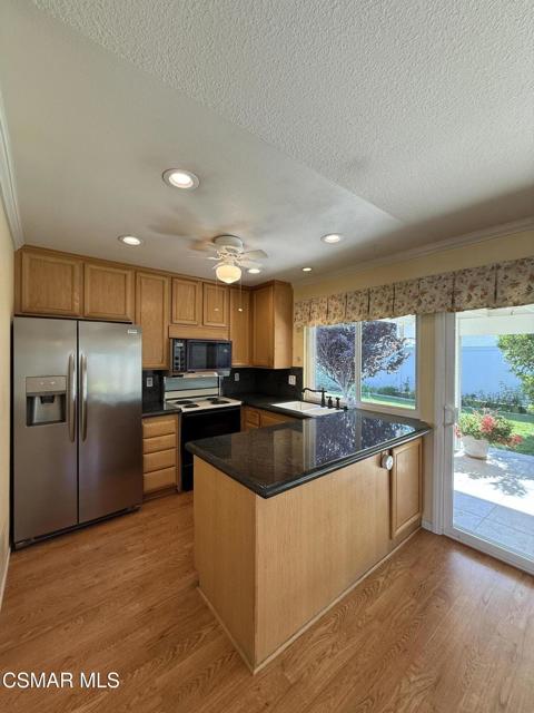 2321 Century Avenue, Simi Valley CA: https://media.crmls.org/mediaz/c4b9da31-bf2f-44c5-8d07-5e821348bac3.jpg