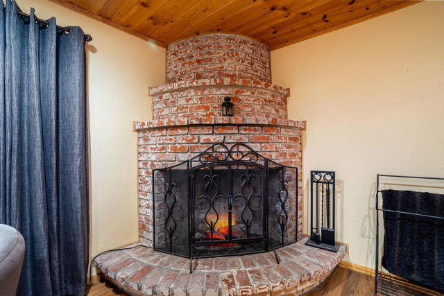 25169 Franklin Drive, Idyllwild CA: https://media.crmls.org/mediaz/c4ba2010-8e09-4546-a877-e19be9bfafb8.jpg