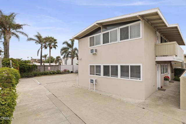 1132 1142 Pittsfield Lane, Ventura CA: https://media.crmls.org/mediaz/c4ba8878-7252-4e43-8b05-5268790e79ed.jpg