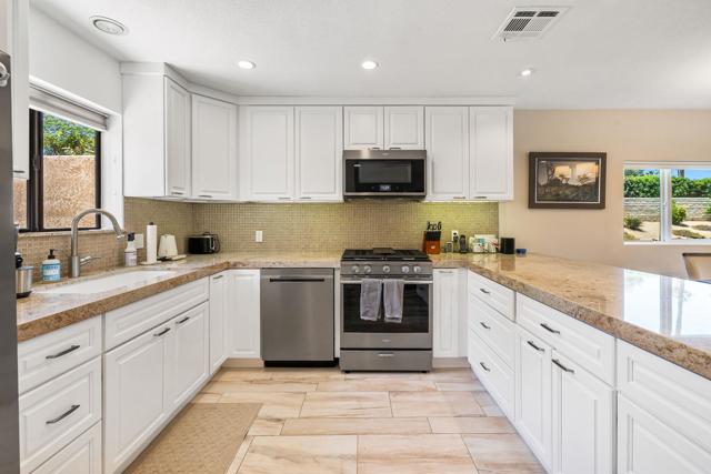130 Willow Lake Drive, Palm Desert, CA 92260