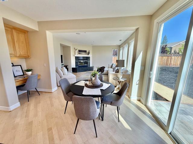 752 Barleta Ln, Livermore CA: https://media.crmls.org/mediaz/c4bad987-5f31-4f52-844d-2399d1959c13.jpg