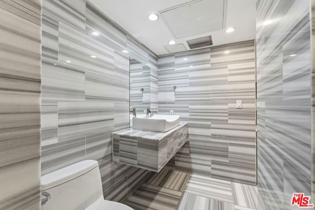1100 Alta Loma Road, West Hollywood CA: https://media.crmls.org/mediaz/c4badc3b-fecc-4ef4-a157-4594a03d4fe7.jpg