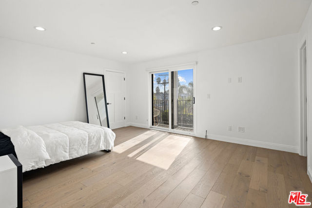 7365 Waring Avenue, Los Angeles CA: https://media.crmls.org/mediaz/c4baffbf-59ec-4e7f-a660-f625e77d7261.jpg