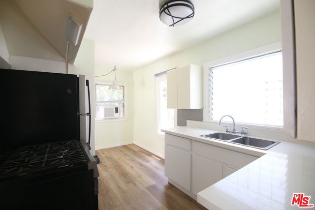 1028 N Hayworth Avenue, West Hollywood CA: https://media.crmls.org/mediaz/c4bb233b-8911-4ec8-9ac8-3d6b778373a1.jpg