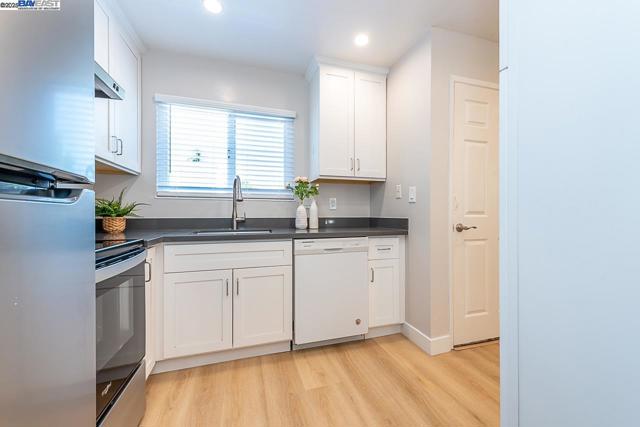 4562 Deerfield Ter, Fremont CA: https://media.crmls.org/mediaz/c4bc4b81-e5a4-483f-a022-dc416ad92bb8.jpg