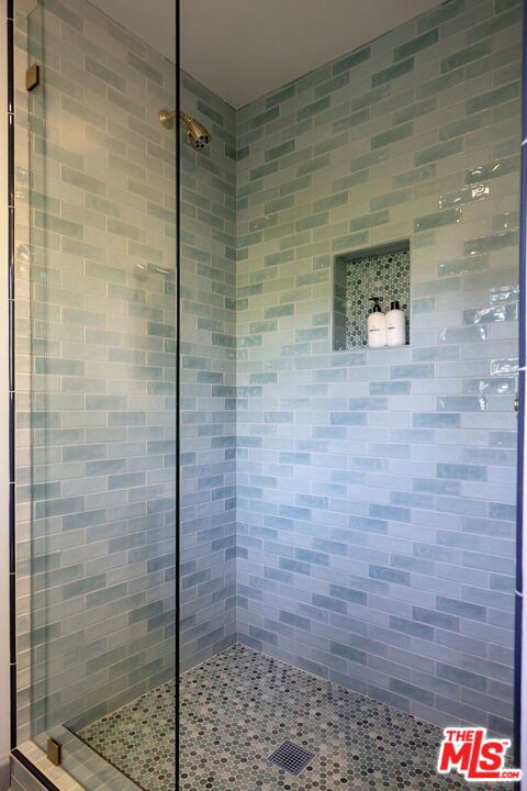 5692 Holly Oak Drive, Los Angeles CA: https://media.crmls.org/mediaz/c4bcb909-d06b-4da4-8cdb-d655be6e80ce.jpg