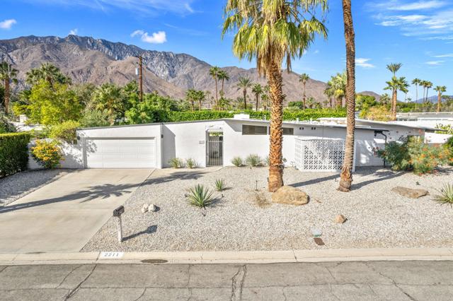 2211 N Starr Road, Palm Springs CA: https://media.crmls.org/mediaz/c4bccb6c-b850-4c33-9682-f43e2838dd46.jpg