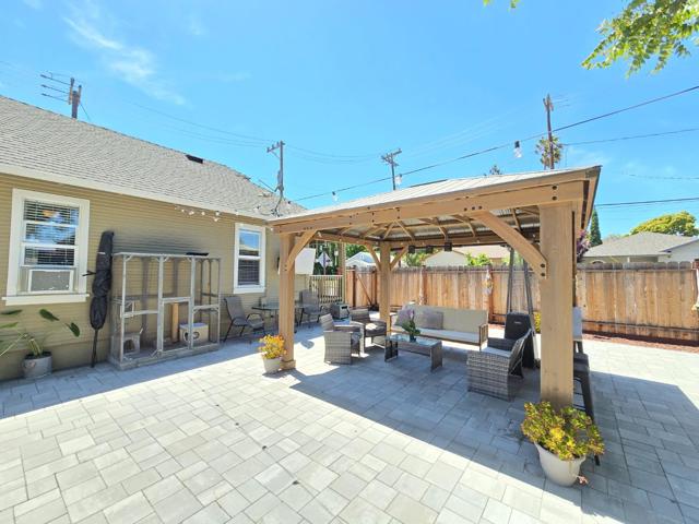 38 Monterey Street, San Juan Bautista CA: https://media.crmls.org/mediaz/c4bd638f-b984-4e59-900c-61ee269f3bc5.jpg