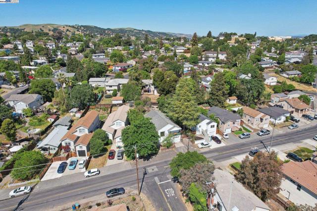 1101 Palm Avenue, Martinez CA: https://media.crmls.org/mediaz/c4bdc7b2-593e-4533-a67d-52b5b56ee956.jpg