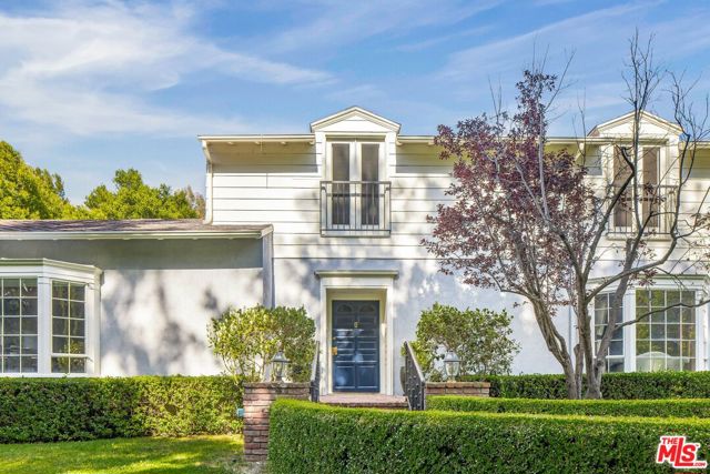 3734 Longridge Avenue, Sherman Oaks CA: https://media.crmls.org/mediaz/c4bfa787-d9fb-4db6-a2c9-83e6f7762705.jpg