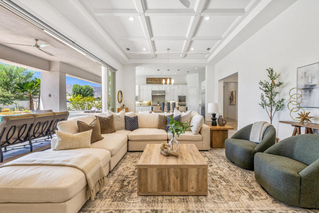 81350 Merv Griffin Way, La Quinta CA: https://media.crmls.org/mediaz/c4bff8f5-fb20-4f81-8427-2a8055de14bf.jpg