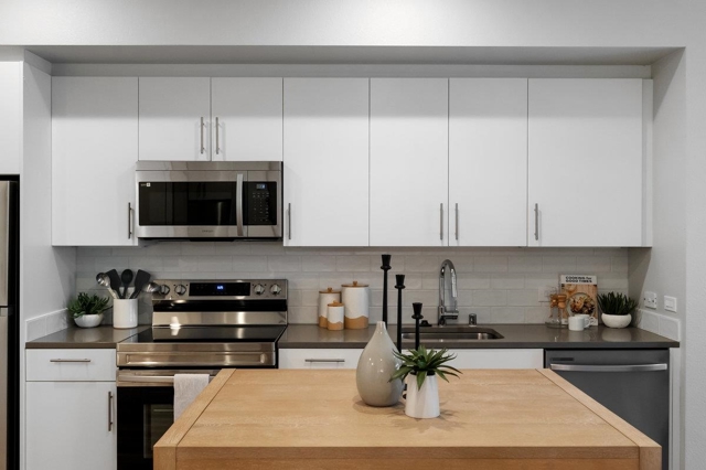 260 260 Brooklyn Basin Way, Oakland CA: https://media.crmls.org/mediaz/c4c09e6f-9c13-4913-b79e-7b973655a257.jpg