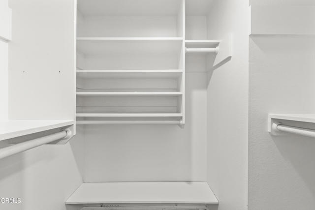 Detail Gallery Image 18 of 33 For 21931 Burbank Bld #5,  Los Angeles,  CA 91367 - 3 Beds | 2/1 Baths