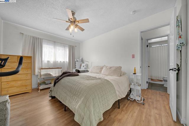 1738 7Th St, Berkeley CA: https://media.crmls.org/mediaz/c4c12134-0366-442b-af6f-45eabfac0419.jpg
