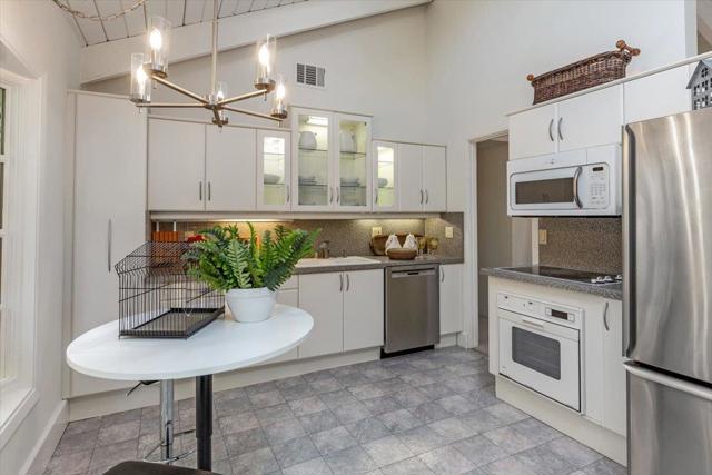3325 Saint Michael Drive, Palo Alto CA: https://media.crmls.org/mediaz/c4c1b2eb-15fb-411c-9ad6-51ebd565e260.jpg