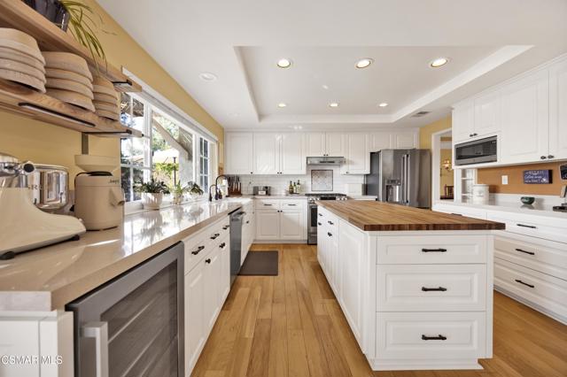 4022 Avenida Verano, Thousand Oaks CA: https://media.crmls.org/mediaz/c4c2bdf9-3159-4830-b250-662d0e9e2056.jpg