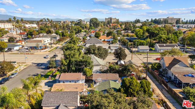 920 W 3rd Street, Pomona CA: https://media.crmls.org/mediaz/c4c34011-f2e4-4bca-85d9-e135aea37af3.jpg