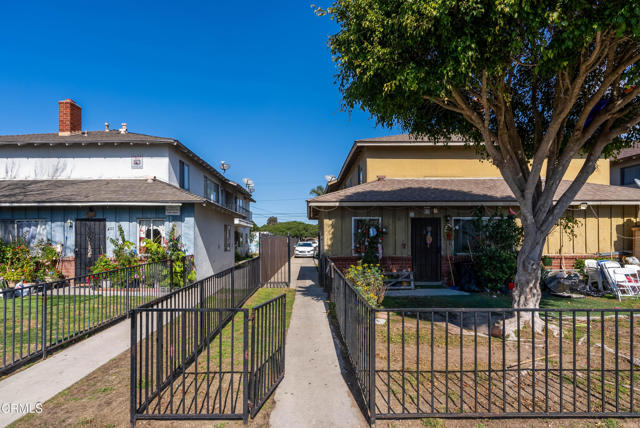 341 Cuesta Del Mar Drive, Oxnard CA: https://media.crmls.org/mediaz/c4c352aa-5743-4b47-9d76-7239be1ce922.jpg