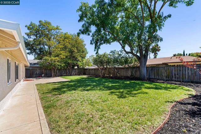 197 Hazel Dr, Pleasant Hill CA: https://media.crmls.org/mediaz/c4c3d3c9-ff98-45f1-a164-79fb51dccc18.jpg