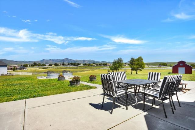 525 Heatherwood Estates Drive, Hollister CA: https://media.crmls.org/mediaz/c4c429d3-0178-4186-9239-968997ca5172.jpg