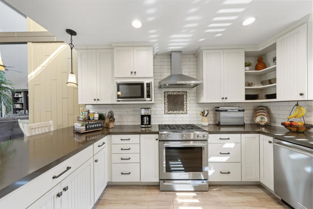 111 Juan Circle, Palm Desert CA: https://media.crmls.org/mediaz/c4c47a86-23a4-4a72-862b-08f77f690b29.jpg