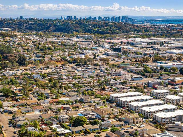 1426 Morenci St, San Diego CA: https://media.crmls.org/mediaz/c4c484e1-2374-4fef-b2af-e577dfd8ab3b.jpg