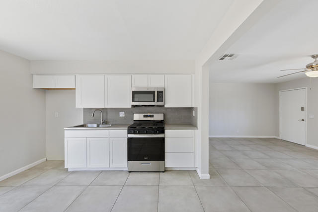 73765 Catalina Way, Palm Desert CA: https://media.crmls.org/mediaz/c4c4a1db-fe39-464e-a614-30c15629d613.jpg