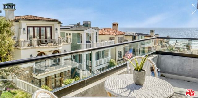 209 19th Street, Manhattan Beach CA: https://media.crmls.org/mediaz/c4c4a3d3-11dd-47fb-9936-57108ccb2dbc.jpg