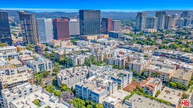 1370 Kelton Avenue, Los Angeles CA: https://media.crmls.org/mediaz/c4c4a967-d323-4b9e-9e44-507aa3ea2d9f.jpg