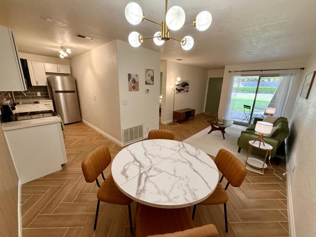2875 N Los Felices Road, Palm Springs CA: https://media.crmls.org/mediaz/c4c58023-cba0-4461-9560-0347a5b72644.jpg