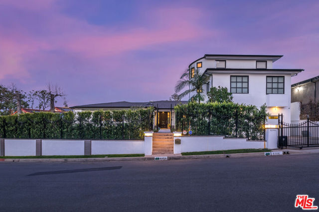 8306 Skyline Drive, Los Angeles CA: https://media.crmls.org/mediaz/c4c671e7-03f2-4c00-bda5-3edbc2ed9902.jpg