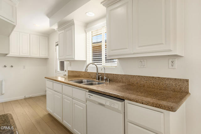 1853 Country Place, Ojai CA: https://media.crmls.org/mediaz/c4c68f0c-70b4-47d6-b24a-8026e8ca777a.jpg