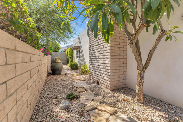 53945 Eisenhower Drive, La Quinta CA: https://media.crmls.org/mediaz/c4c6e764-2572-45a1-8d41-4f528e7754b0.jpg