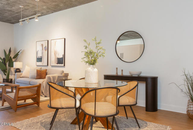 Detail Gallery Image 5 of 22 For 840 E Green St #220,  Pasadena,  CA 91101 - 2 Beds | 2 Baths