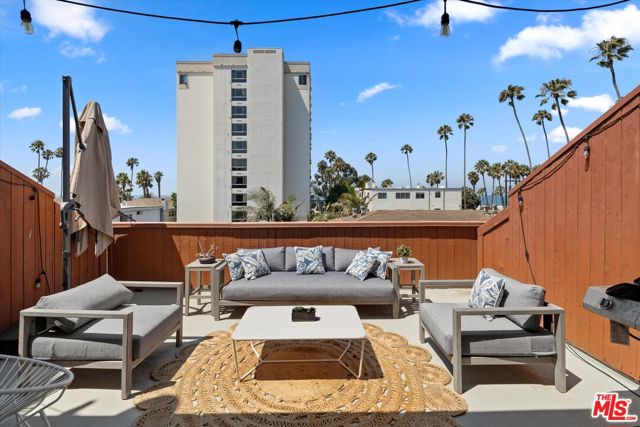 2108 Neilson Way, Santa Monica CA: https://media.crmls.org/mediaz/c4c7baa7-2b4f-454b-8adf-b463e036e2c9.jpg
