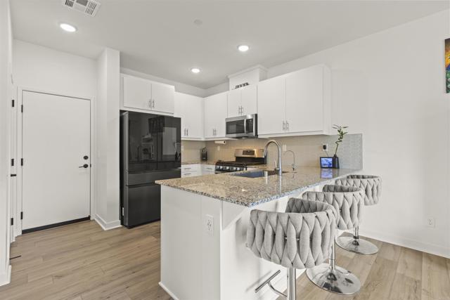 Detail Gallery Image 9 of 18 For 35228 Tuft Place, Fallbrook,  CA 92028 - 3 Beds | 2/1 Baths