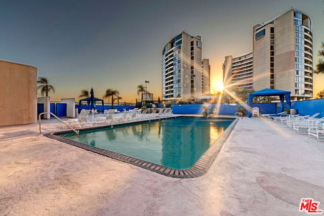 4316 Marina City Drive, Marina del Rey CA: https://media.crmls.org/mediaz/c4c80756-b6db-42f0-af3e-d496fee91720.jpg