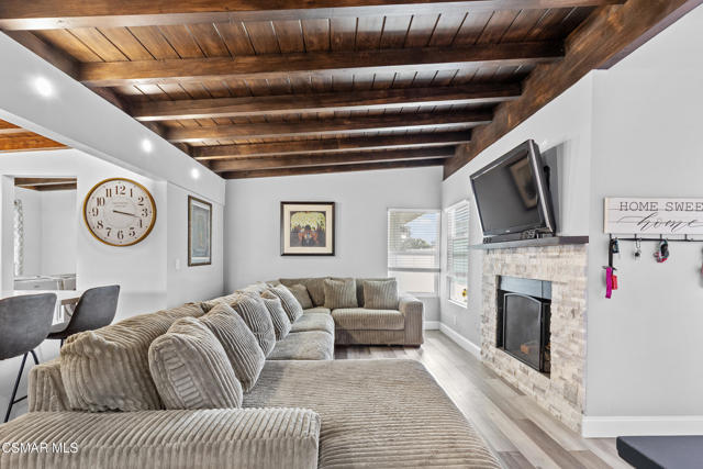 431 Palm Drive, Oxnard CA: https://media.crmls.org/mediaz/c4c80a7d-bc6a-4f06-8bfa-57064cc05e28.jpg