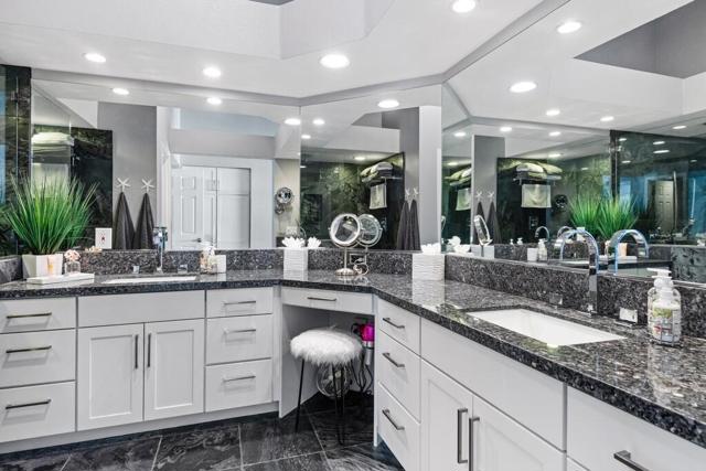 153 Desert Falls E Drive, Palm Desert CA: https://media.crmls.org/mediaz/c4c85e3f-1c8c-4456-b6b5-1bbd3f66cee7.jpg
