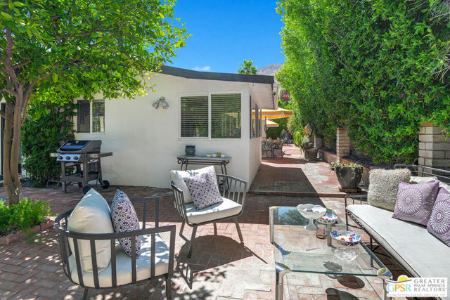 830 N Riverside Drive, Palm Springs CA: https://media.crmls.org/mediaz/c4c8c247-e119-4ca4-975b-9f09b8596a38.jpg