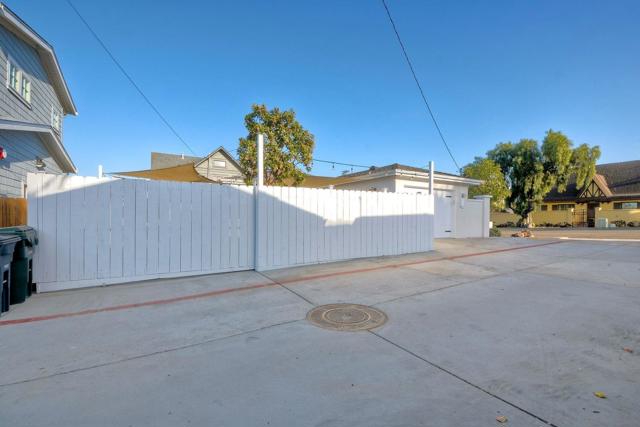 1221 4th St, San Diego CA: https://media.crmls.org/mediaz/c4c8c353-ca33-4970-adfe-a726826daf84.jpg