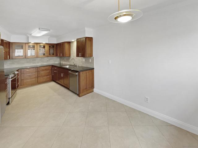 620 W Solana Cir, Solana Beach CA: https://media.crmls.org/mediaz/c4c90573-ba6f-4352-b9f5-e1e931f58c26.jpg