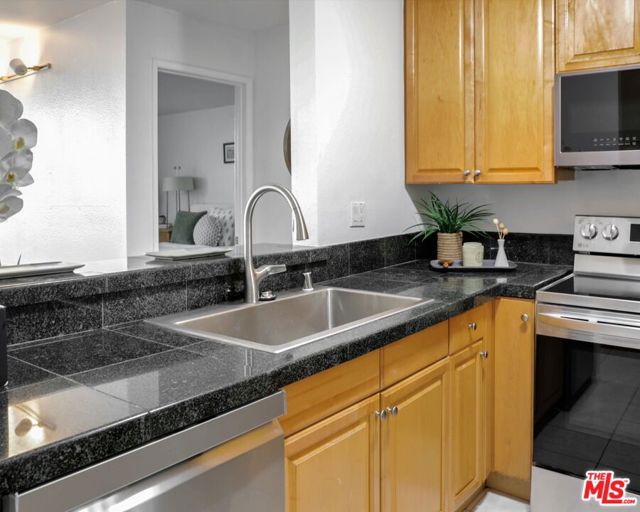 23901 Civic Center Way, Malibu CA: https://media.crmls.org/mediaz/c4c91631-2699-4490-a714-d2977b7cfd1f.jpg